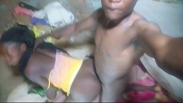 Elle adore des '_&eacute_norme bite noire des africains porno amateur
