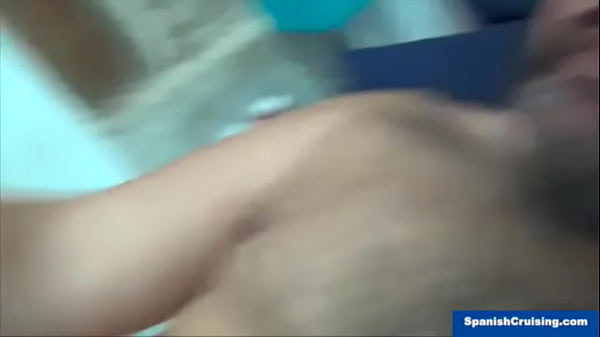 A oso caliente le comen la polla 