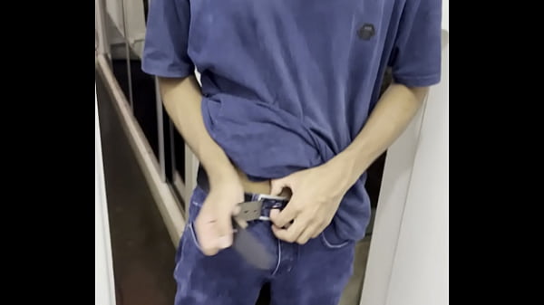 Play MP4 - Boss asked to see the employee's dick and was surprised