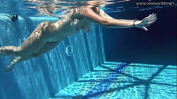 Diana Rius_with hot bouncing_tits in the pool