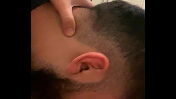 vecino hetero curioso busca que le chupe el pene hasta sacarle toda su leche 