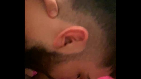 Play MP4 - Me encontre con un hetero curioso que quer&iacute;a que le chupara rico su verga