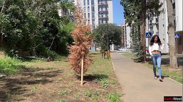 Nonton Hottie Katty West Asks Random Guy To Cum On Her Face For A Public Cumwalk thumbnail