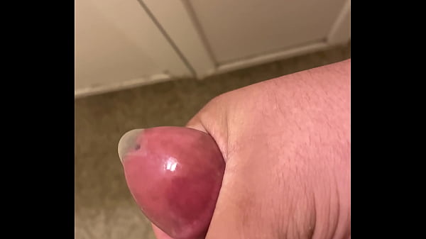 Masturb&aacute_ndome con un condon