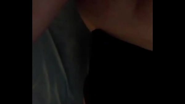 Esta puta gime como diosa 