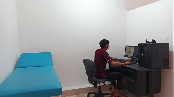 Nonton Perverted Doctor Fucks Pussy Of Horny 18 Year Old Teenager thumbnail