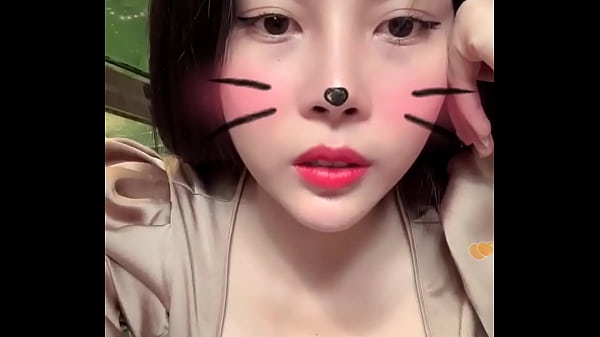 Côgái mèo vú to trắng bigo live
