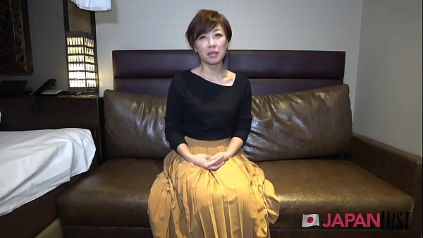 Play MP4 - Petite Short Hair Japanese MILF Gets Creampied During Interview