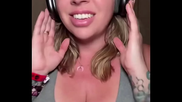 The price of these airpods max totally worth it ##max##jammingout##playtime 