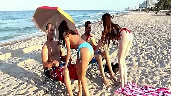 Nonton Stepdad Kinky Role-playing With Gorgeous Stepdaughters thumbnail