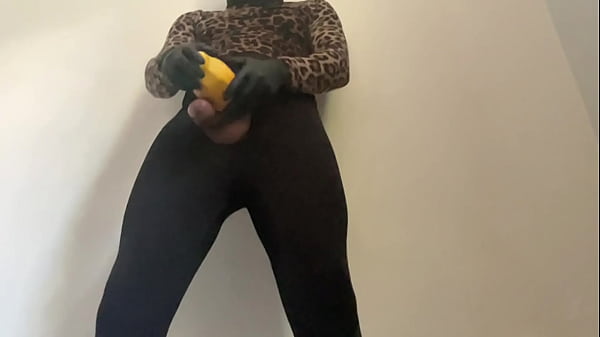 Me veja foder uma fruta mam&atilde;o pela primeira vez gostei 