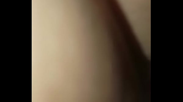 Lesbiana masturb&aacute;ndose en su camioneta 