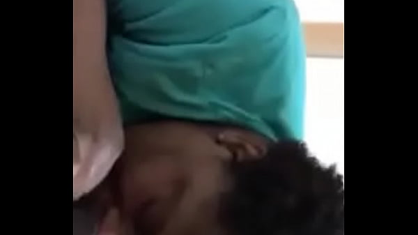 Black amateur girl givesa blowjob