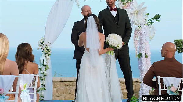 BLACKED Stunning babe fucked in BBC threesome 