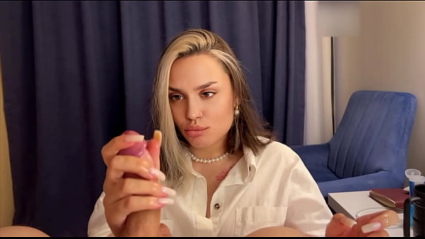 Play MP4 - Handjob from the best stepmom in the world