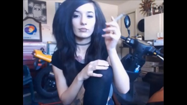 Play MP4 - Webcam Smoking Beauty 27