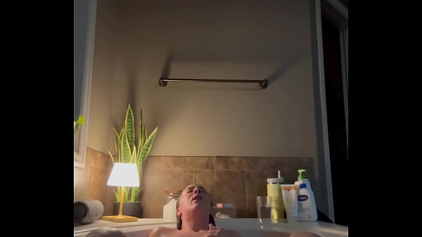 Play MP4 - Riley&rsquo;s First Solo Bath Play