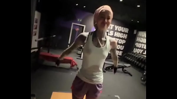 Nonton Challenge Time! How Many Pull-ups Can You Do? Let Me Know In The Comments! I'm So Excited To Have A Gym Right Around... thumbnail