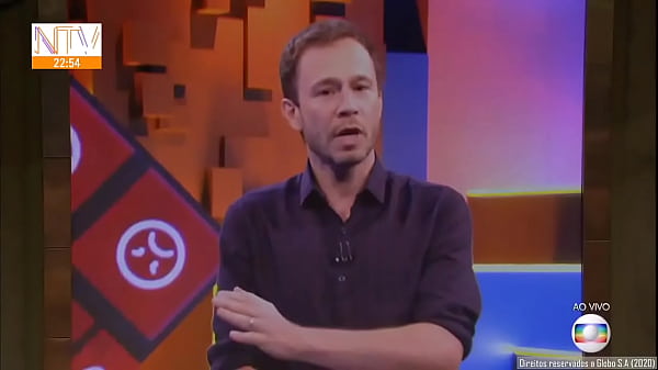 TIAGO LEIFERT COMENDO O CU DO PYONG_AO VIVO_NA GLOBO