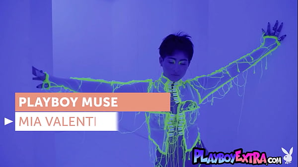 Nonton Smoking Hot Latin Beauty Teasing In Her Slutty Lingerie And Posing Naked thumbnail