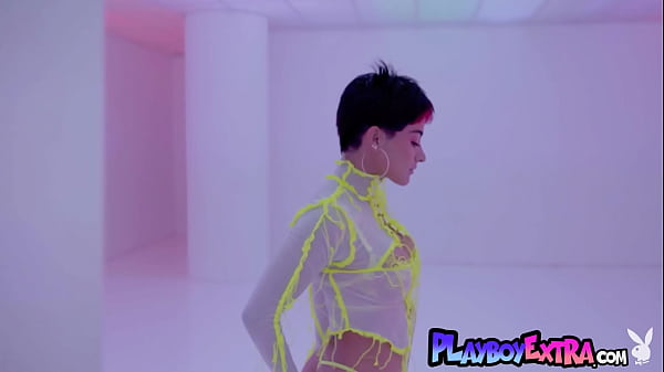 Nonton Smoking Hot Latin Beauty Teasing In Her Slutty Lingerie And Posing Naked thumbnail