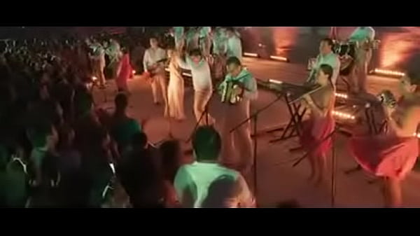 Carolina en movimiento, en cama de agua 