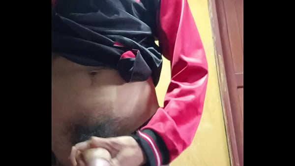 Play MP4 - a big cock- boy masturbating in his bed