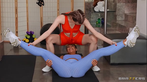 Anal Workout With Bestie 