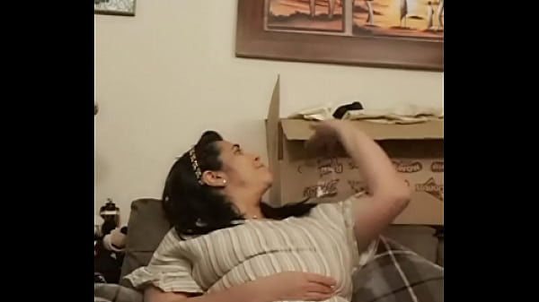 Belle-m&egrave;re Montre Son Trou Chaud Et Humide &agrave; Son Beau-fils thumbnail