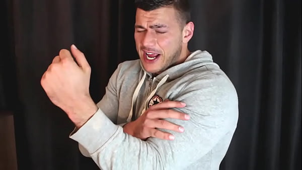 Play MP4 - Massive Hairy Pecs