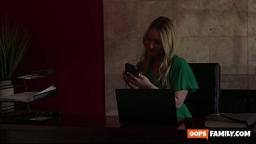 Nonton Fatal Mistake: A Secret Stepmother And Her Son Indulge In The Hottest Porn Act With Massive Hooters And A Trimmed Cooch While The Mother-in-law Watches! Bunny Madison Is A Diligent Worker Who Uncommonly Makes Mistakes. thumbnail