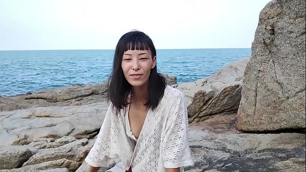 Play MP4 - Kira Opens Wide and Plays With Hairy Pussy