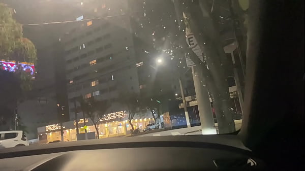 Marido corno leva esposa vadia para fazer sexo com desconhecido na rua completo no red