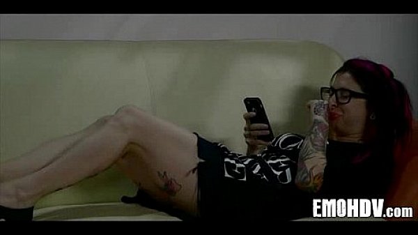 Nonton Emo Babe With Tats Gets Some Dick 358 thumbnail
