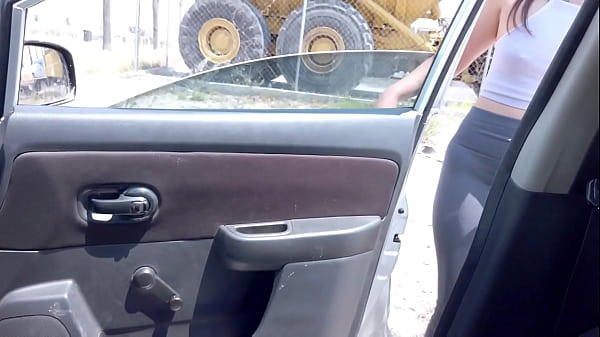 Play MP4 - La vendedora del sem&aacute;foro es seducida y se sube al carro