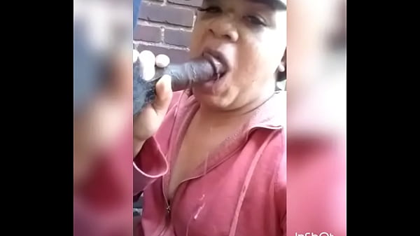 Play MP4 - Freaky TS sucking bbc outside