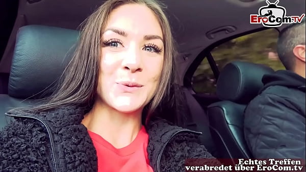 Ficken_im Auto_mit einer brünetten deutschen Teen bei_einem öffentlichen Sextreffen