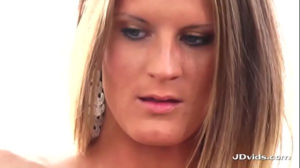 Horny broad got her cunt destroyed 