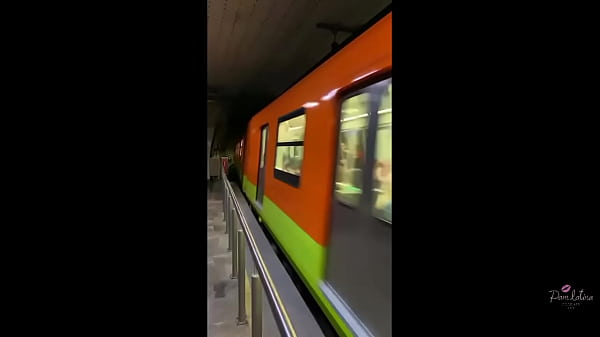 Play MP4 - Dios m&iacute;o yo s&oacute;lo hiba de camino al trabajo y me sale un degenerado en el metro&period;