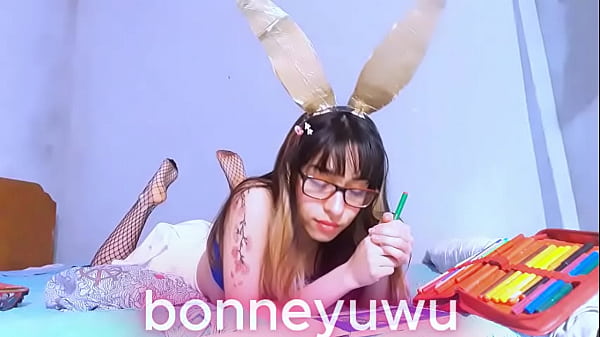 Bonneyuwu 12 39 peque&ntilde;a pintando en la cama 