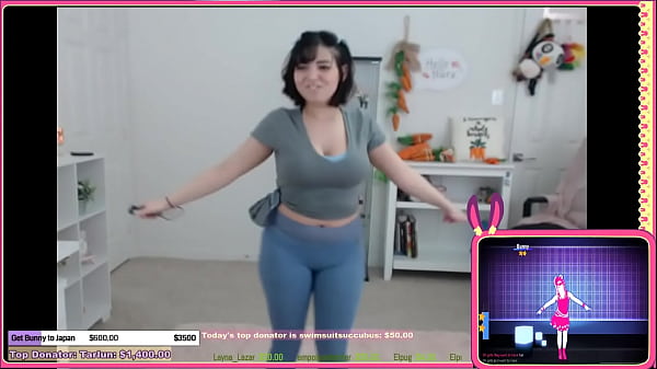 Perra moviendo el culo en transmision en vivo 