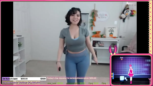 Perra Moviendo El Culo En Transmision En Vivo thumbnail