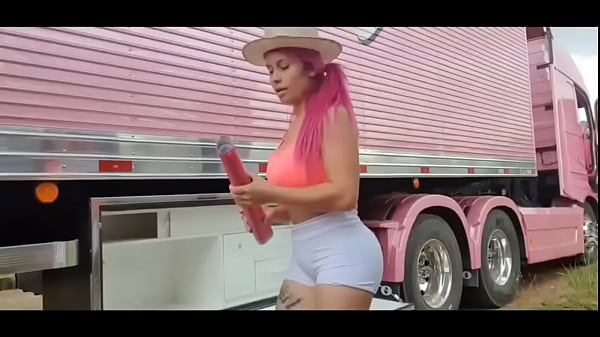 Nonton Loira De Shortinho Branco thumbnail