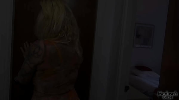 Nonton Scarlett Loves Spare Room thumbnail