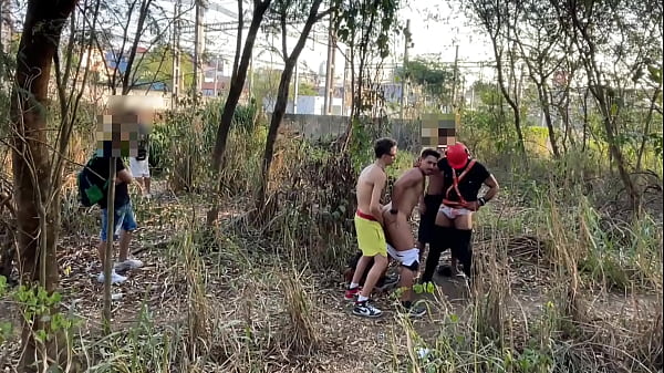 Luccas Melo - Ofereceu O Cuzinho Para Homens Que Caminhavam Pelo Parque Afim De Fuder thumbnail