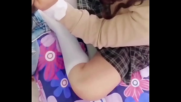 Lo que esconde el uniforme&iexcl; rico y enorme culito de estudiante mexicana me la cojo despu&eacute;s de la escuela a escondidas con el uniforme escolar caseros real