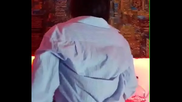 Perreo intenso bailando con karol g y alicia keys en mi primer directo m&iacute;ralo hasta el final si quieres correrte conmigo me masturbo en cam para ti cara b