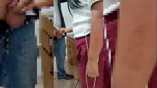 Play MP4 - casero real&period; rapid&iacute;n en el sal&oacute;n de clase&period; Se la chupo a mi profesor antes de que alguien nos vea en p&uacute;blico