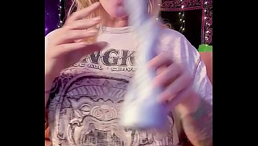 Nonton Plays With Huge Toy And Cums Hard thumbnail