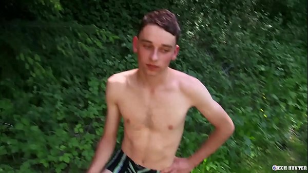 Play MP4 - CZECH HUNTER 440